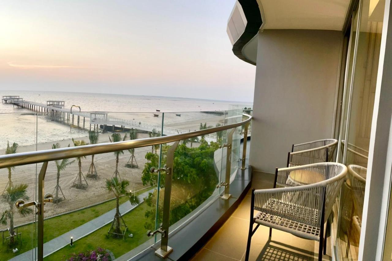Symphony Of The Sea Hotel Bangsaen Extérieur photo