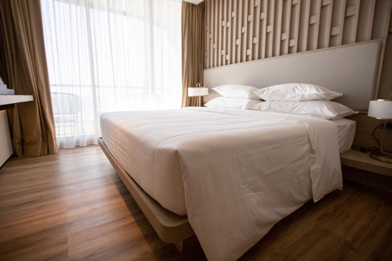 Symphony Of The Sea Hotel Bangsaen Extérieur photo