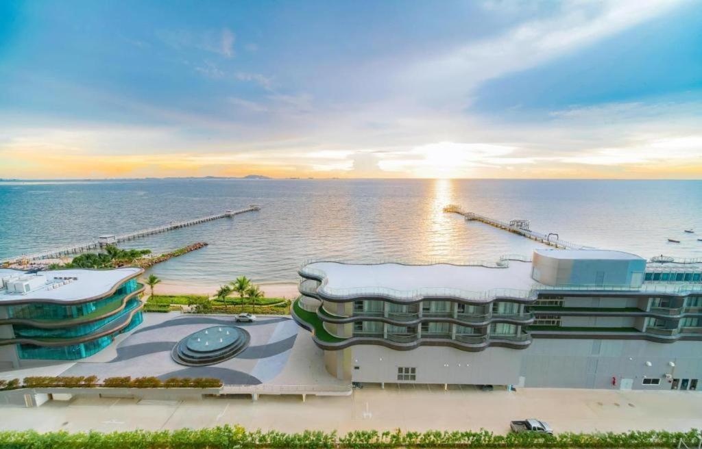 Symphony Of The Sea Hotel Bangsaen Extérieur photo