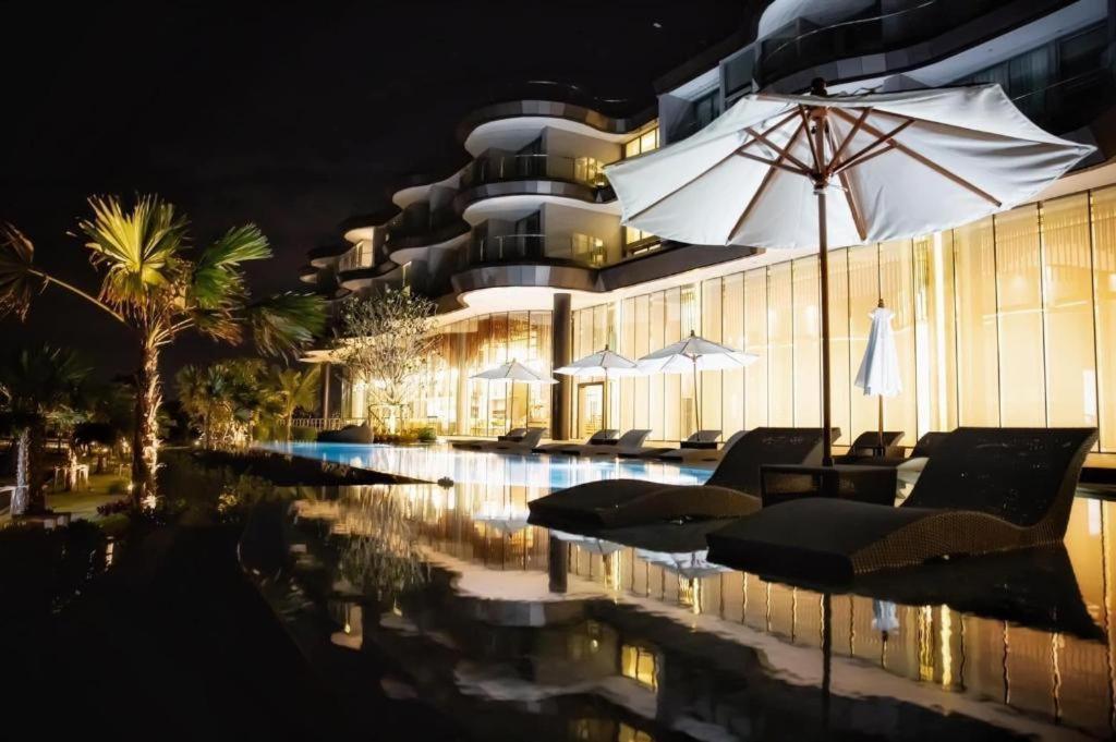 Symphony Of The Sea Hotel Bangsaen Extérieur photo