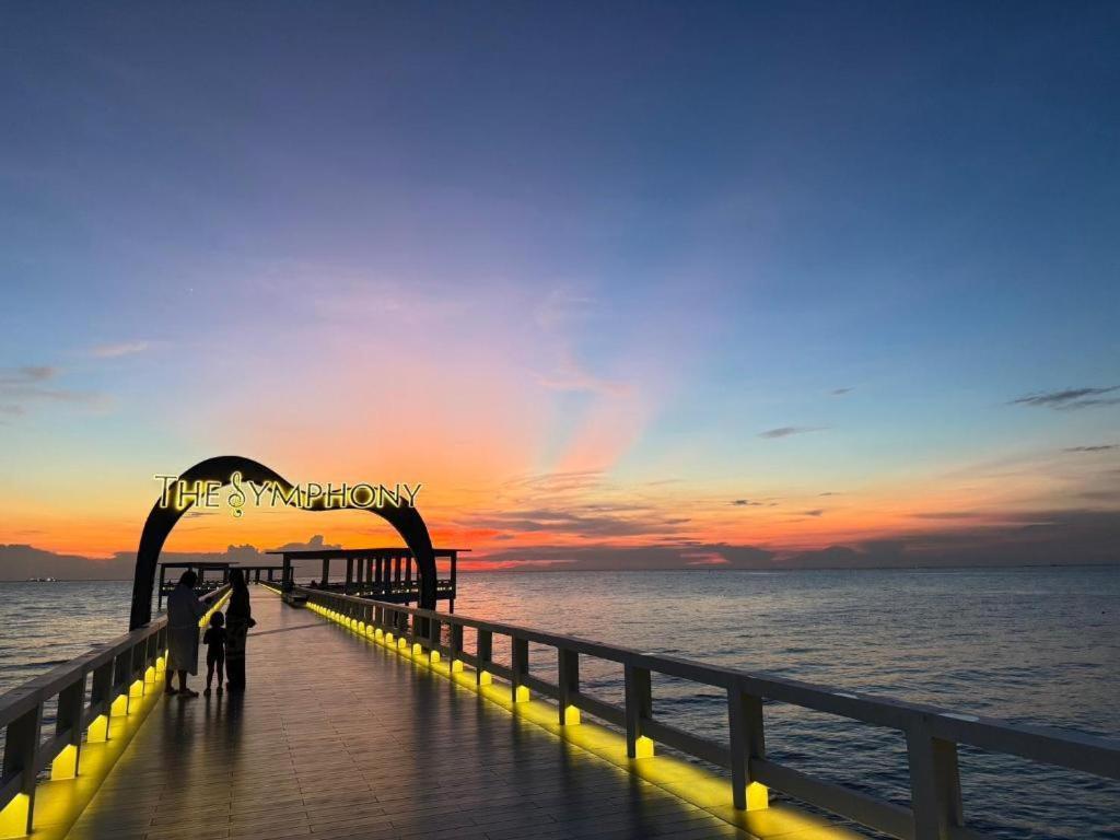 Symphony Of The Sea Hotel Bangsaen Extérieur photo